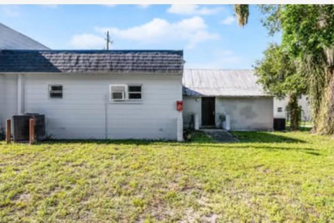 Immobilier commercial à louer à Winter Haven, Floride: 106.28 m2 № 1915952 - photo 1