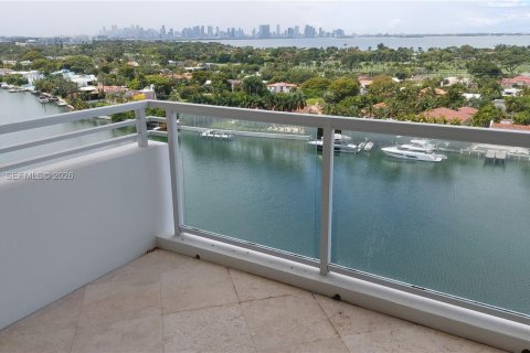 Condo in Miami Beach, Florida, 2 bedrooms  № 2066112 - photo 11
