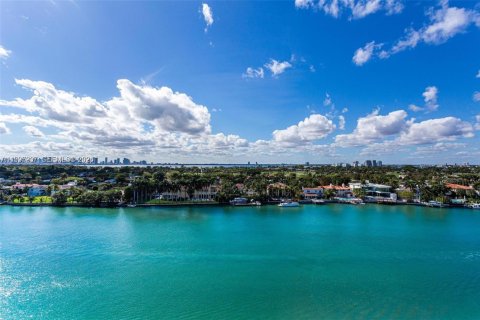 Condo in Miami Beach, Florida, 2 bedrooms  № 2066112 - photo 6