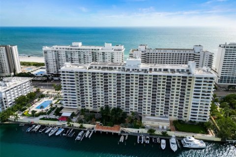 Condo in Miami Beach, Florida, 2 bedrooms  № 2066112