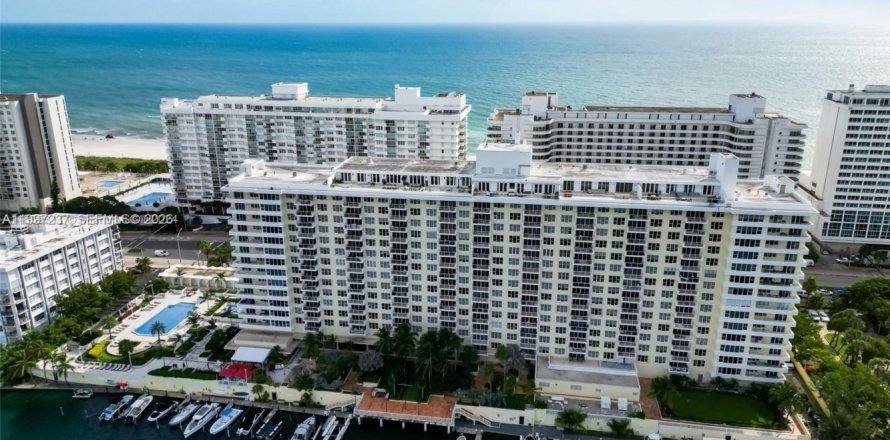 Condo in Miami Beach, Florida, 2 bedrooms  № 2066112