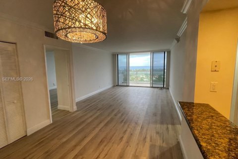 Condo in Miami Beach, Florida, 2 bedrooms  № 2066112 - photo 19