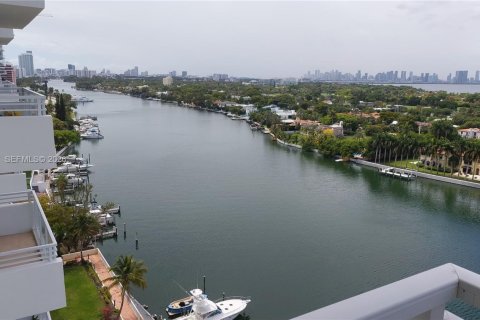 Condo in Miami Beach, Florida, 2 bedrooms  № 2066112 - photo 9