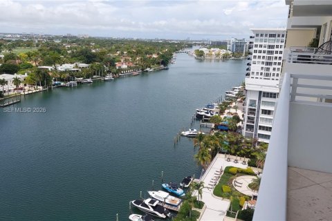 Condo in Miami Beach, Florida, 2 bedrooms  № 2066112 - photo 10