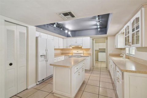 House in Tampa, Florida 4 bedrooms, 217.11 sq.m. № 1848603 - photo 11