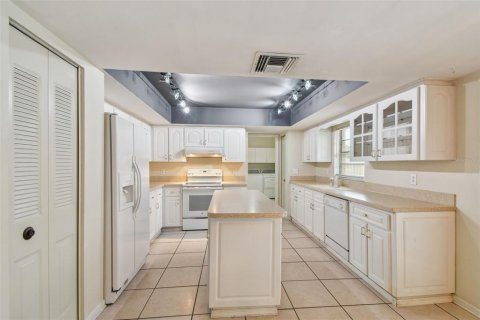 House in Tampa, Florida 4 bedrooms, 217.11 sq.m. № 1848603 - photo 9