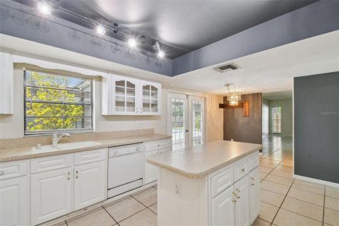 House in Tampa, Florida 4 bedrooms, 217.11 sq.m. № 1848603 - photo 14
