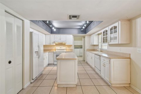 House in Tampa, Florida 4 bedrooms, 217.11 sq.m. № 1848603 - photo 10