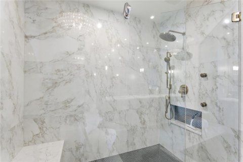 Condo in Saint Petersburg, Florida, 3 bedrooms № 2395863 - photo 21