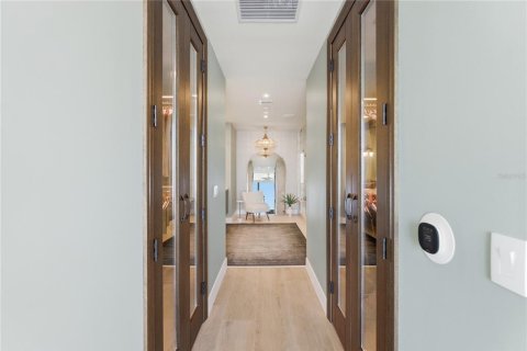 Condo in Saint Petersburg, Florida, 3 bedrooms № 2395863 - photo 16