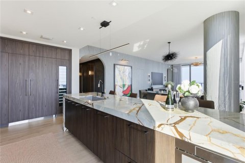 Condo in Saint Petersburg, Florida, 3 bedrooms № 2395863 - photo 12