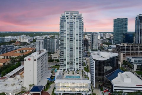 Condo in Saint Petersburg, Florida, 3 bedrooms № 2395863 - photo 2
