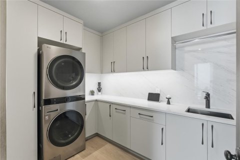 Condo in Saint Petersburg, Florida, 3 bedrooms № 2395863 - photo 28