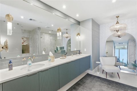 Condo in Saint Petersburg, Florida, 3 bedrooms № 2395863 - photo 19