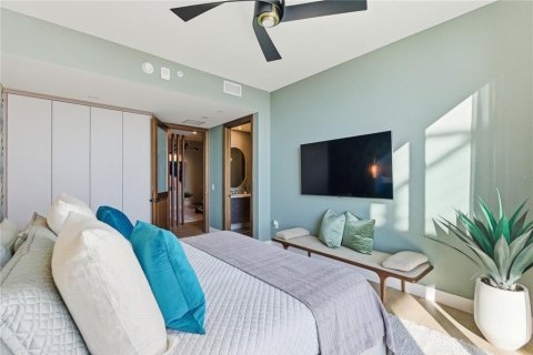 Condo in Saint Petersburg, Florida, 3 bedrooms № 2395863 - photo 25
