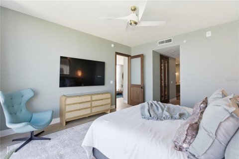 Condo in Saint Petersburg, Florida, 3 bedrooms № 2395863 - photo 15
