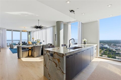 Condo in Saint Petersburg, Florida, 3 bedrooms № 2395863 - photo 3