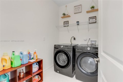 House in Homestead, Florida 5 bedrooms, 302.12 sq.m. № 1994089 - photo 21