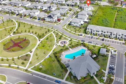 House in Homestead, Florida 5 bedrooms, 302.12 sq.m. № 1994089 - photo 24