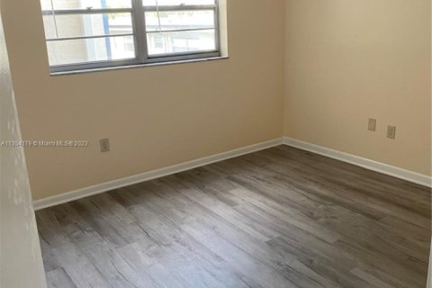 Condo in North Miami Beach, Florida, 4 bedrooms  № 1874231 - photo 8