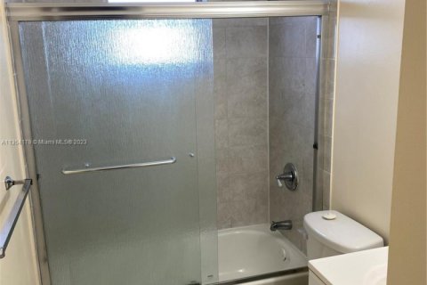 Condo in North Miami Beach, Florida, 4 bedrooms  № 1874231 - photo 7