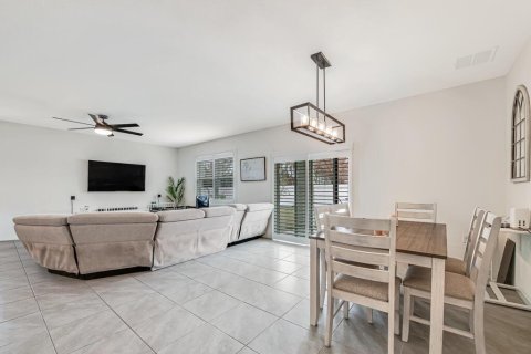 Casa en venta en Port St. Lucie, Florida, 4 dormitorios, 178 m2 № 2386966 - foto 5