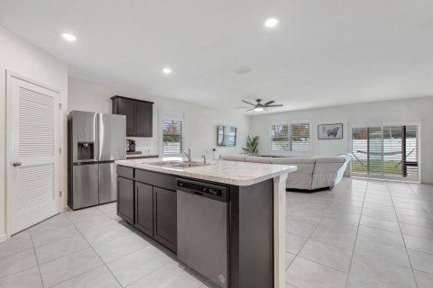 Casa en venta en Port St. Lucie, Florida, 4 dormitorios, 178 m2 № 2386966 - foto 2