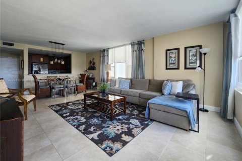 Снять в аренду кондоминиум в Холливуд, Флорида 2 спальни, 107.77м2, № 2034197 - фото 11