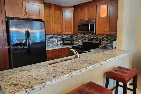 Снять в аренду кондоминиум в Холливуд, Флорида 2 спальни, 107.77м2, № 2034197 - фото 7