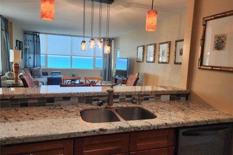 Снять в аренду кондоминиум в Холливуд, Флорида 2 спальни, 107.77м2, № 2034197 - фото 5