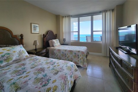 Снять в аренду кондоминиум в Холливуд, Флорида 2 спальни, 107.77м2, № 2034197 - фото 15