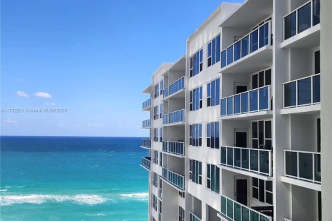 Снять в аренду кондоминиум в Холливуд, Флорида 2 спальни, 107.77м2, № 2034197 - фото 3