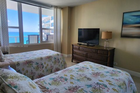 Снять в аренду кондоминиум в Холливуд, Флорида 2 спальни, 107.77м2, № 2034197 - фото 16