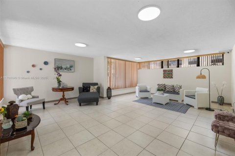 Condo in Miami, Florida, 1 bedroom  № 1864636 - photo 14
