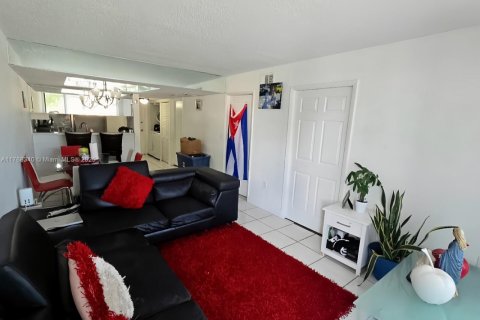 Condo in Miami, Florida, 1 bedroom  № 1864636 - photo 2