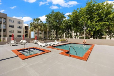 Condo in Miami, Florida, 1 bedroom  № 1864636 - photo 15