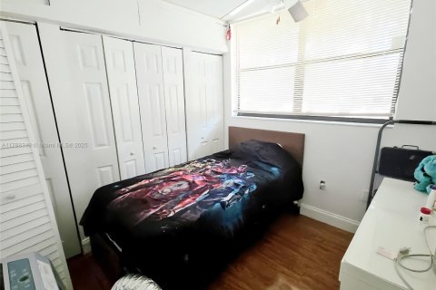 Condo in Miami, Florida, 1 bedroom  № 1864636 - photo 9