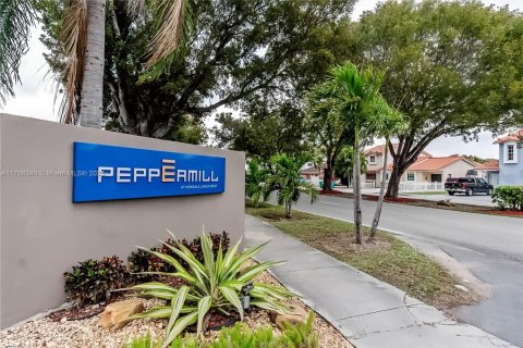 Condo in Miami, Florida, 1 bedroom  № 1864636 - photo 1
