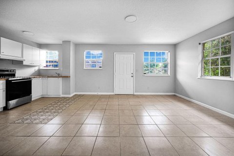 Condominio en venta en Opa-locka, Florida, 3 dormitorios, 98.1 m2 № 1896479 - foto 13