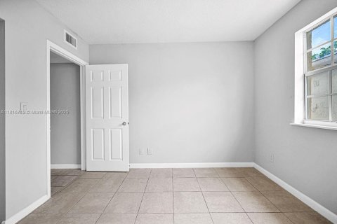 Condominio en venta en Opa-locka, Florida, 3 dormitorios, 98.1 m2 № 1896479 - foto 23