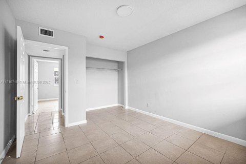 Condominio en venta en Opa-locka, Florida, 3 dormitorios, 98.1 m2 № 1896479 - foto 26