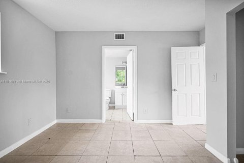 Condominio en venta en Opa-locka, Florida, 3 dormitorios, 98.1 m2 № 1896479 - foto 29
