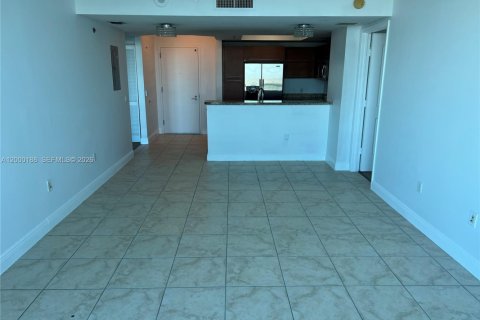 Снять в аренду кондоминиум в Санрайз, Флорида 2 спальни, 116.13м2, № 2065283 - фото 3