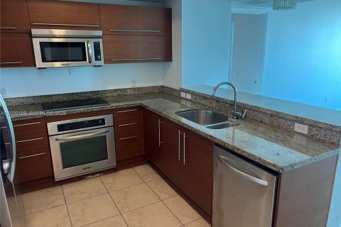 Снять в аренду кондоминиум в Санрайз, Флорида 2 спальни, 116.13м2, № 2065283 - фото 2