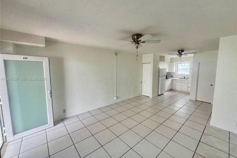 Copropriété à louer à Miami Beach, Floride: 37.16 m2 № 1998132 - photo 2