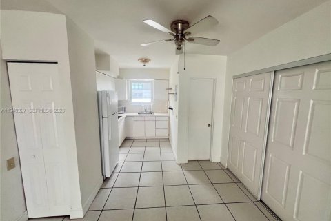 Copropriété à louer à Miami Beach, Floride: 37.16 m2 № 1998132 - photo 4