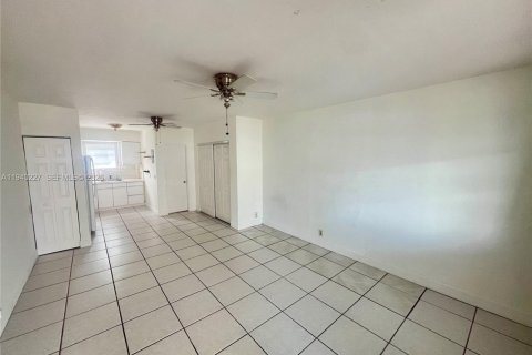 Copropriété à louer à Miami Beach, Floride: 37.16 m2 № 1998132 - photo 3