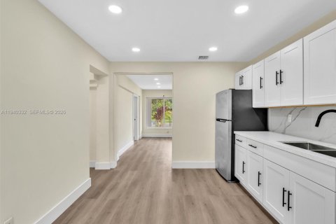 Villa ou maison à vendre à Hollywood, Floride: 3 chambres, 92.62 m2 № 1998133 - photo 25