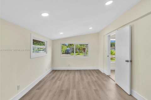 Villa ou maison à vendre à Hollywood, Floride: 3 chambres, 92.62 m2 № 1998133 - photo 26