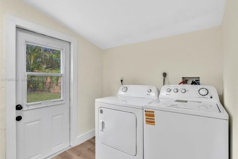 Villa ou maison à vendre à Hollywood, Floride: 3 chambres, 92.62 m2 № 1998133 - photo 28